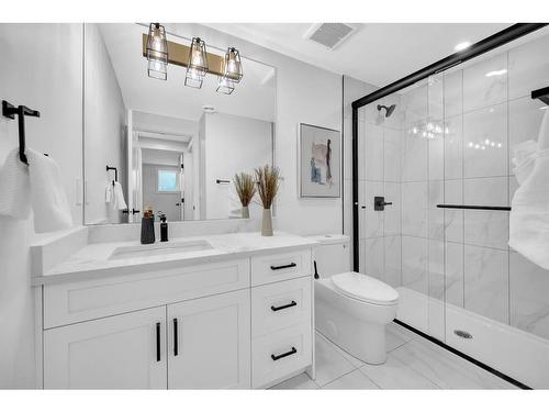 908 87 Avenue Sw, Calgary, AB - Indoor Photo Showing Bathroom