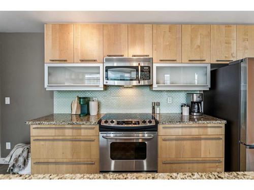 507-215 13 Avenue Sw, Calgary, AB - Indoor Photo Showing Kitchen With Upgraded Kitchen