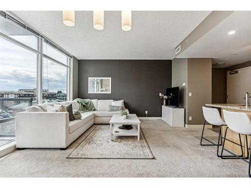 507-215 13 Avenue Sw, Calgary, AB - Indoor Photo Showing Living Room