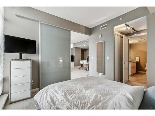 507-215 13 Avenue Sw, Calgary, AB - Indoor Photo Showing Bedroom