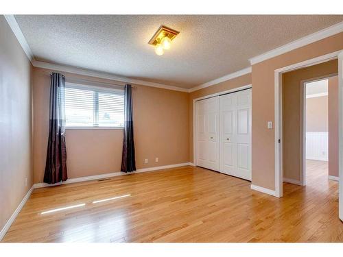 12 Hawkfield Rise Nw, Calgary, AB - Indoor Photo Showing Other Room