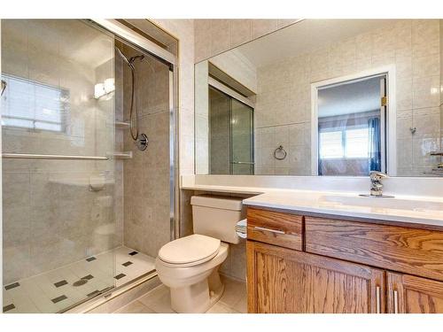 12 Hawkfield Rise Nw, Calgary, AB - Indoor Photo Showing Bathroom