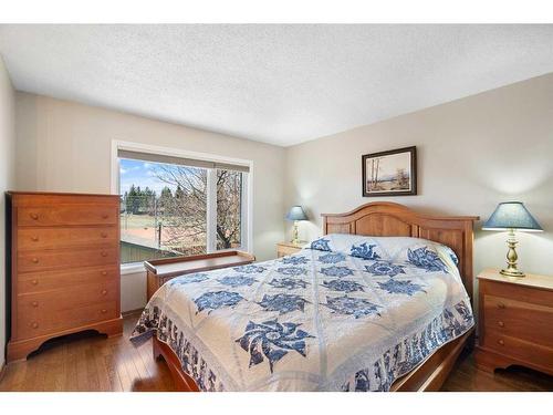 239 Parkland Crescent Se, Calgary, AB - Indoor Photo Showing Bedroom