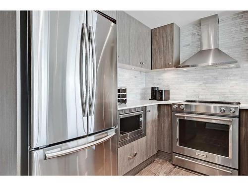 2306-930 6 Avenue Sw, Calgary, AB - Indoor Photo Showing Kitchen With Stainless Steel Kitchen With Upgraded Kitchen