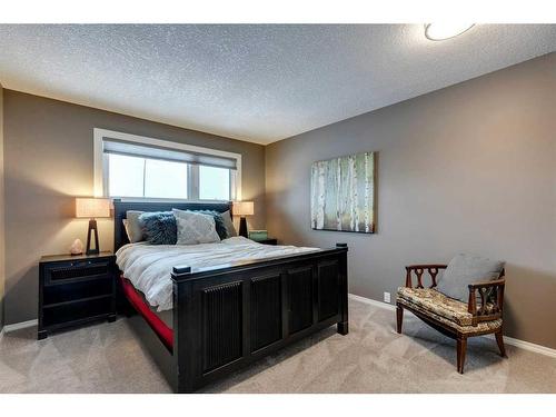 252 Cantrell Drive Sw, Calgary, AB - Indoor Photo Showing Bedroom