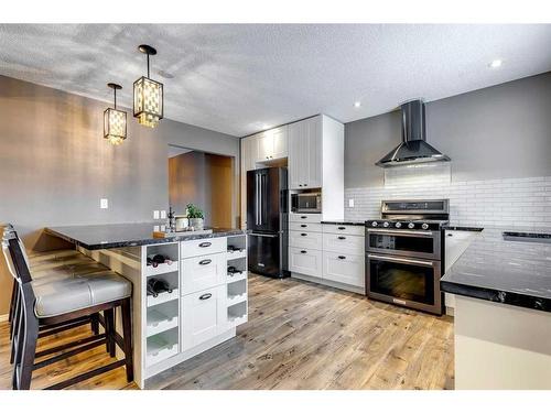 252 Cantrell Drive Sw, Calgary, AB - Indoor Photo Showing Kitchen With Upgraded Kitchen