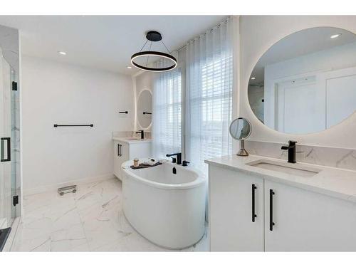215-7820 Spring Willow Drive Sw, Calgary, AB - Indoor Photo Showing Bathroom