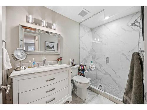 135 Waterloo Drive Sw, Calgary, AB - Indoor Photo Showing Bathroom