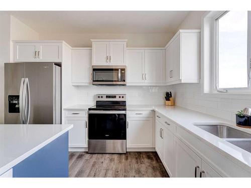 140 Ellen Road, Crossfield, AB - Indoor Photo Showing Kitchen With Upgraded Kitchen