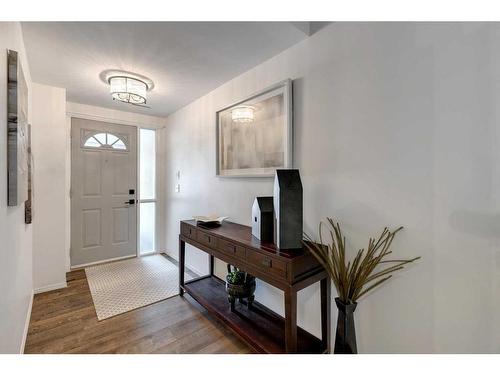 21 Richelieu Court Sw, Calgary, AB - Indoor Photo Showing Other Room