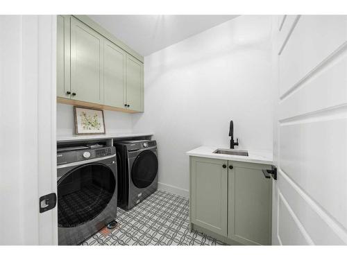4131 18 Street Sw, Calgary, AB - Indoor Photo Showing Laundry Room