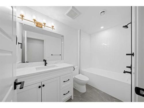 4131 18 Street Sw, Calgary, AB - Indoor Photo Showing Bathroom