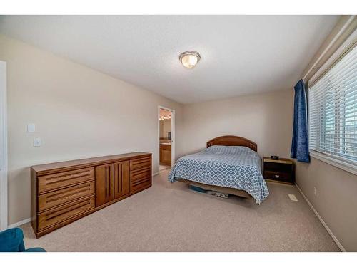 232 Everwillow Green Sw, Calgary, AB - Indoor Photo Showing Bedroom