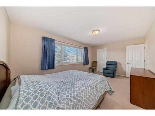 232 Everwillow Green Sw, Calgary, AB - Indoor Photo Showing Bedroom