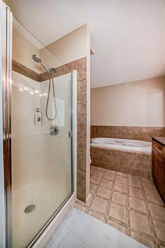 232 Everwillow Green Sw, Calgary, AB - Indoor Photo Showing Bathroom