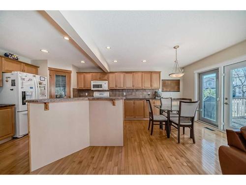 232 Everwillow Green Sw, Calgary, AB - Indoor Photo Showing Kitchen