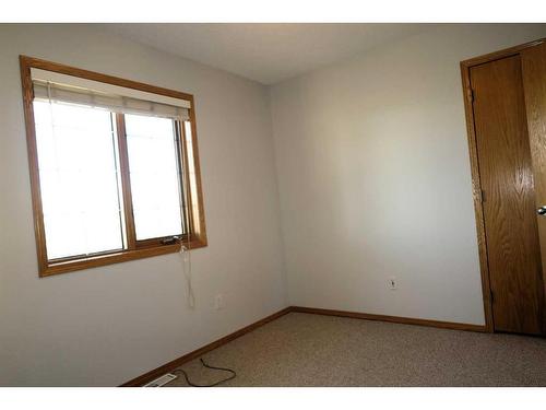 173 1 Avenue, Irricana, AB - Indoor Photo Showing Other Room