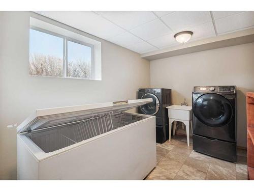 173 1 Avenue, Irricana, AB - Indoor Photo Showing Laundry Room