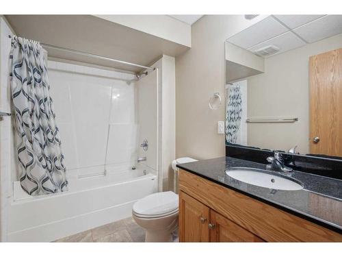 173 1 Avenue, Irricana, AB - Indoor Photo Showing Bathroom