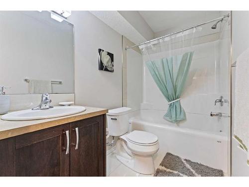16 Saddlefield Road Ne, Calgary, AB - Indoor Photo Showing Bathroom