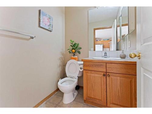 16 Saddlefield Road Ne, Calgary, AB - Indoor Photo Showing Bathroom