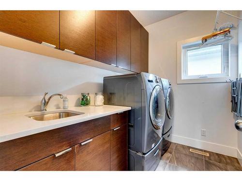 2427 3 Avenue Nw, Calgary, AB - Indoor Photo Showing Laundry Room