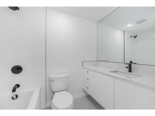 515-8445 Broadcast Avenue Sw, Calgary, AB - Indoor Photo Showing Bathroom