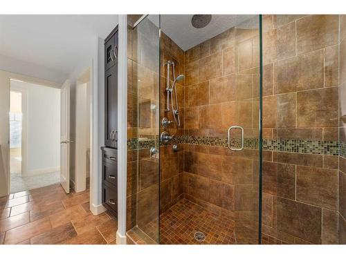 1106 Colgrove Avenue Ne, Calgary, AB - Indoor Photo Showing Bathroom
