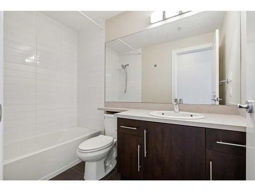 703-55 Spruce Place Sw, Calgary, AB - Indoor Photo Showing Bathroom