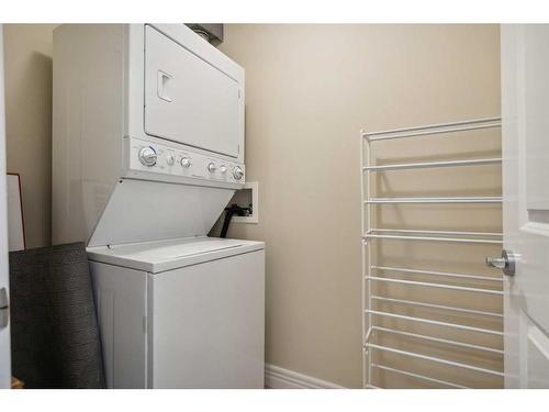 703-55 Spruce Place Sw, Calgary, AB - Indoor Photo Showing Laundry Room