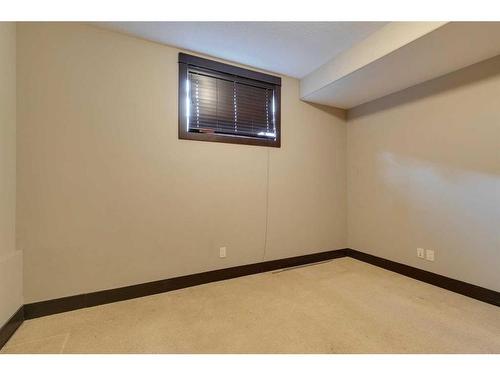 2402 25A Street Sw, Calgary, AB - Indoor Photo Showing Other Room