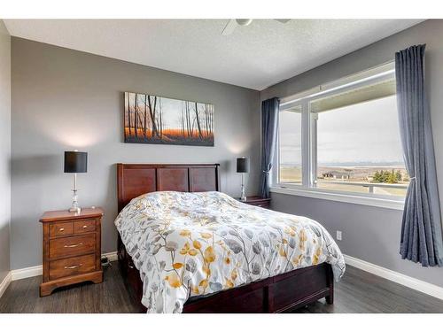 434196 Clear Mountain Drive East, Rural Foothills County, AB - Indoor Photo Showing Bedroom