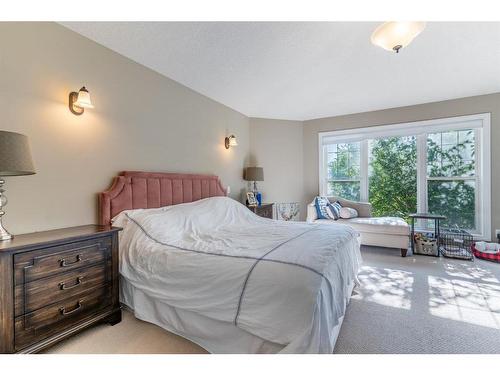 1720 24 Avenue Nw, Calgary, AB - Indoor Photo Showing Bedroom