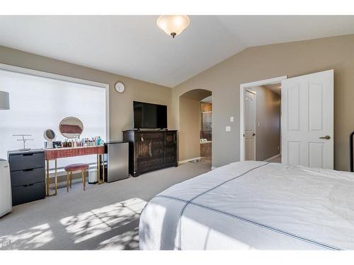 1720 24 Avenue Nw, Calgary, AB - Indoor Photo Showing Bedroom