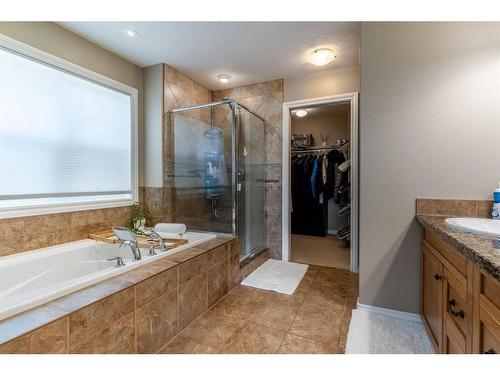 1720 24 Avenue Nw, Calgary, AB - Indoor Photo Showing Bathroom