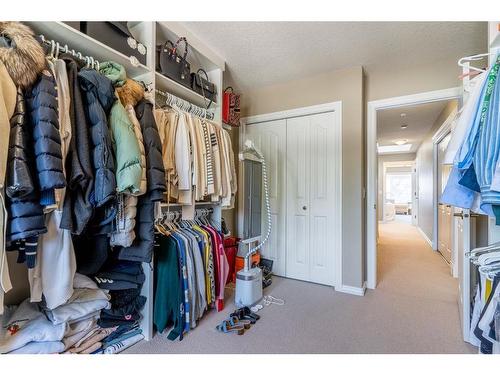 1720 24 Avenue Nw, Calgary, AB - Indoor With Storage