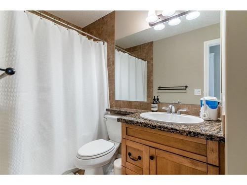 1720 24 Avenue Nw, Calgary, AB - Indoor Photo Showing Bathroom