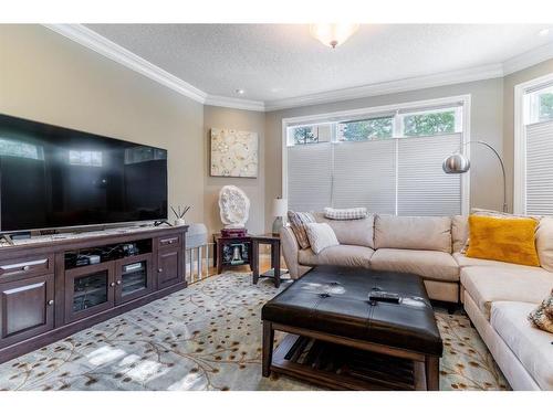 1720 24 Avenue Nw, Calgary, AB - Indoor Photo Showing Living Room