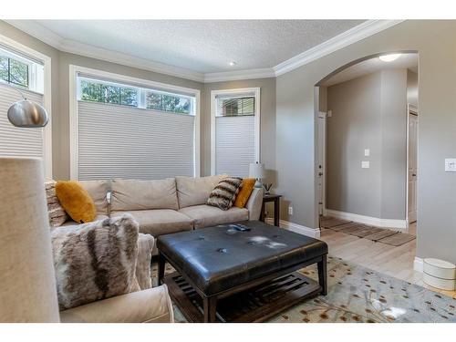 1720 24 Avenue Nw, Calgary, AB - Indoor Photo Showing Living Room