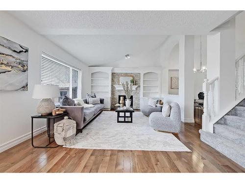 1469 Strathcona Drive Sw, Calgary, AB - Indoor Photo Showing Living Room