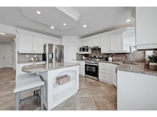 1469 Strathcona Drive Sw, Calgary, AB - Indoor Photo Showing Kitchen With Stainless Steel Kitchen With Upgraded Kitchen