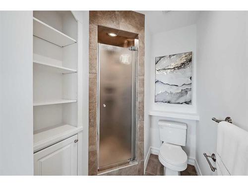 1469 Strathcona Drive Sw, Calgary, AB - Indoor Photo Showing Bathroom