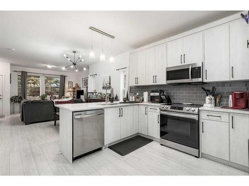 805-2001 Luxstone Boulevard Sw, Airdrie, AB - Indoor Photo Showing Kitchen