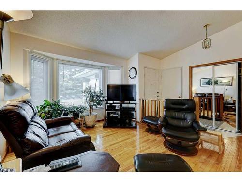 253 Arbour Cliff Close Nw, Calgary, AB - Indoor Photo Showing Living Room