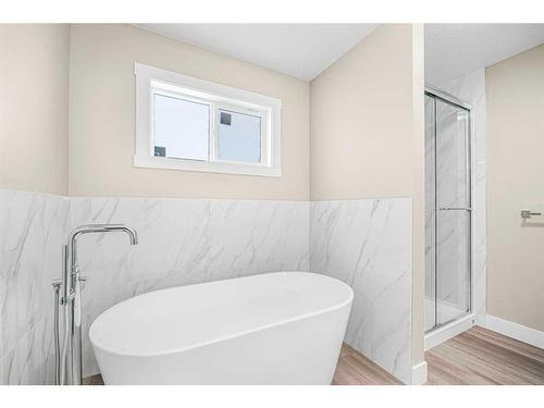 506 Clydesdale Way, Cochrane, AB - Indoor Photo Showing Bathroom