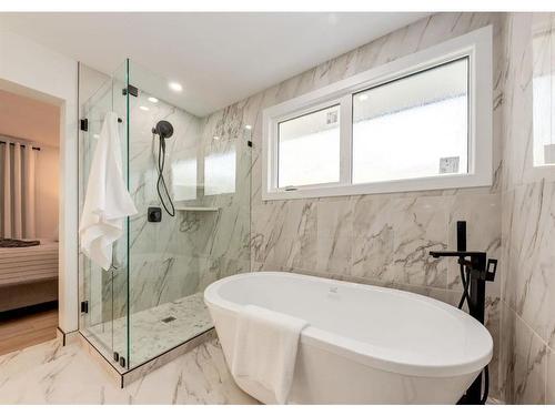 5355 Lakeview Drive Sw, Calgary, AB - Indoor Photo Showing Bathroom