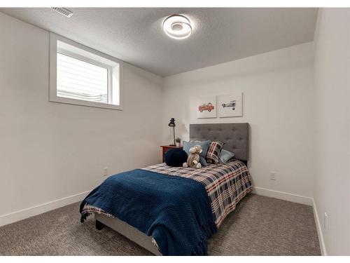 5355 Lakeview Drive Sw, Calgary, AB - Indoor Photo Showing Bedroom