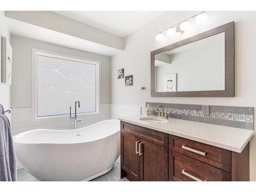 153 Scanlon Hill Nw, Calgary, AB - Indoor Photo Showing Bathroom