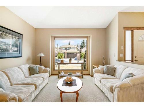 153 Scanlon Hill Nw, Calgary, AB - Indoor Photo Showing Living Room