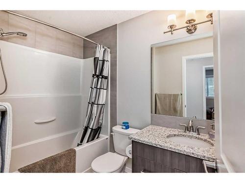 23 Walgrove Link Se, Calgary, AB - Indoor Photo Showing Bathroom